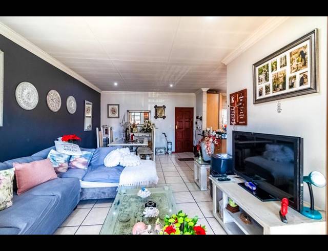 3 BEDROOM TOWNHOUSE FOR SALE IN BEDFORDVIEW